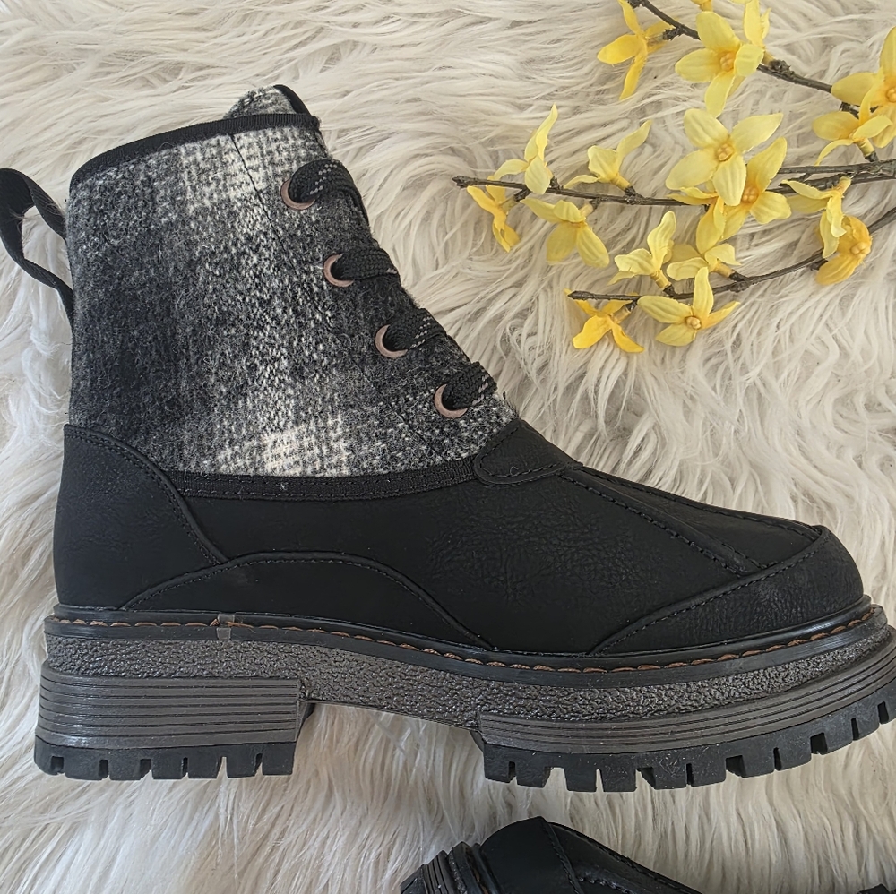 NWT Roxy Hail Ya Boot, Size 5 - Picture 4 of 17